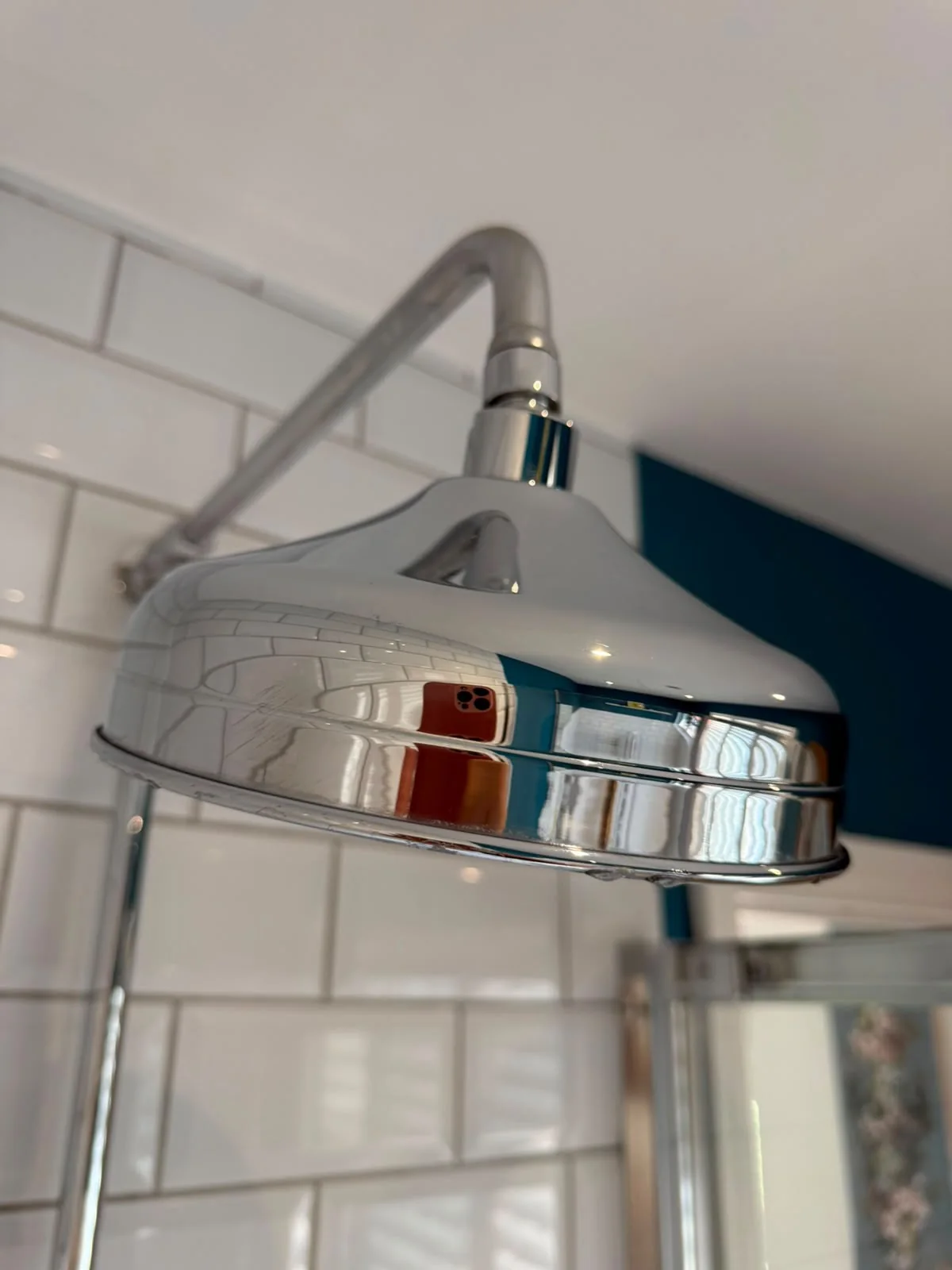 Polished chrome shower fitting