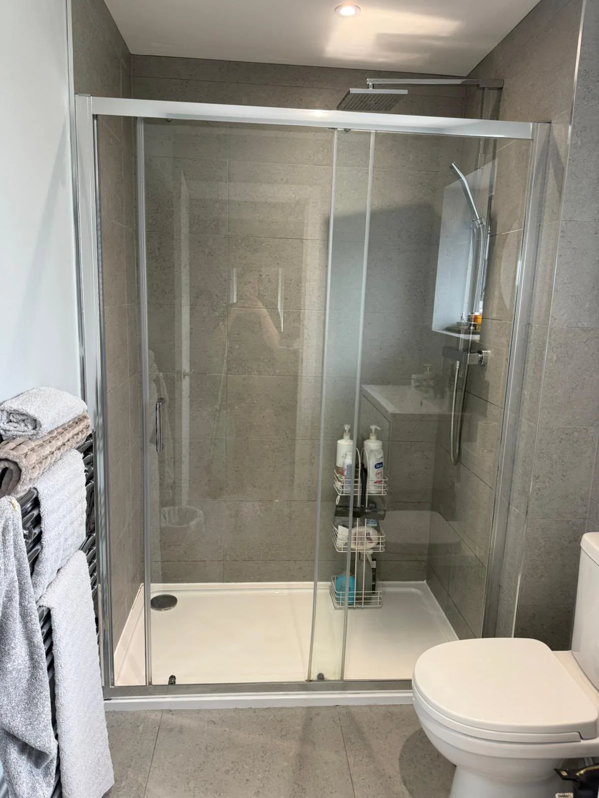 Clean bath and glass shower enclosure